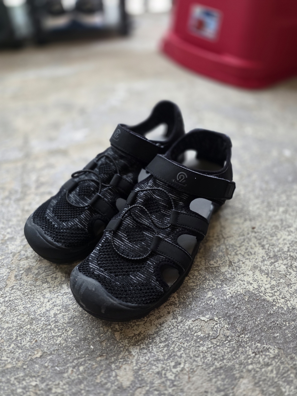Men's Black Champions Size 11 Outdoor Sport Sandal with Secure Strap
